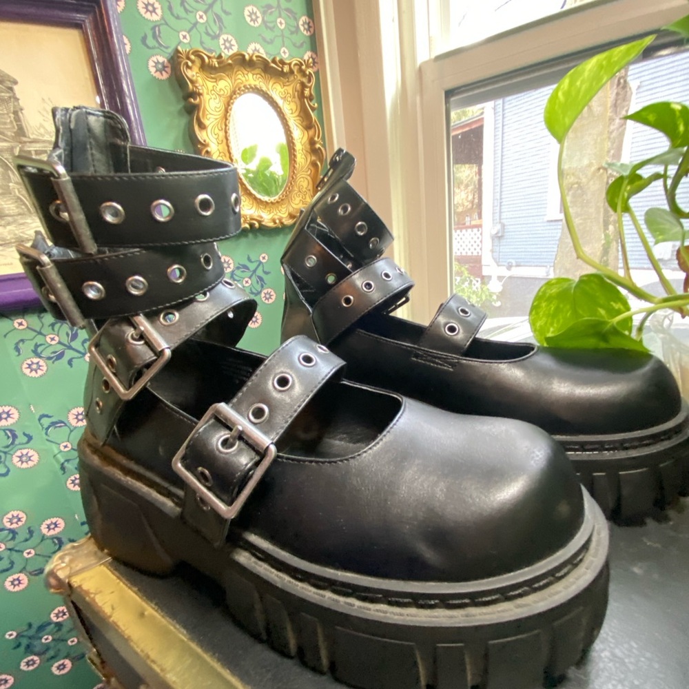 Black Platform Buckle Shoes